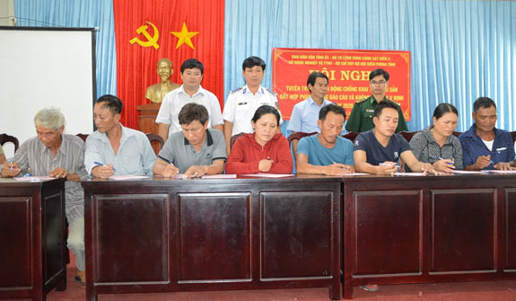 Tuyên truyền nâng cao kiến thức pháp luật cho ngư dân Quảng Ngãi